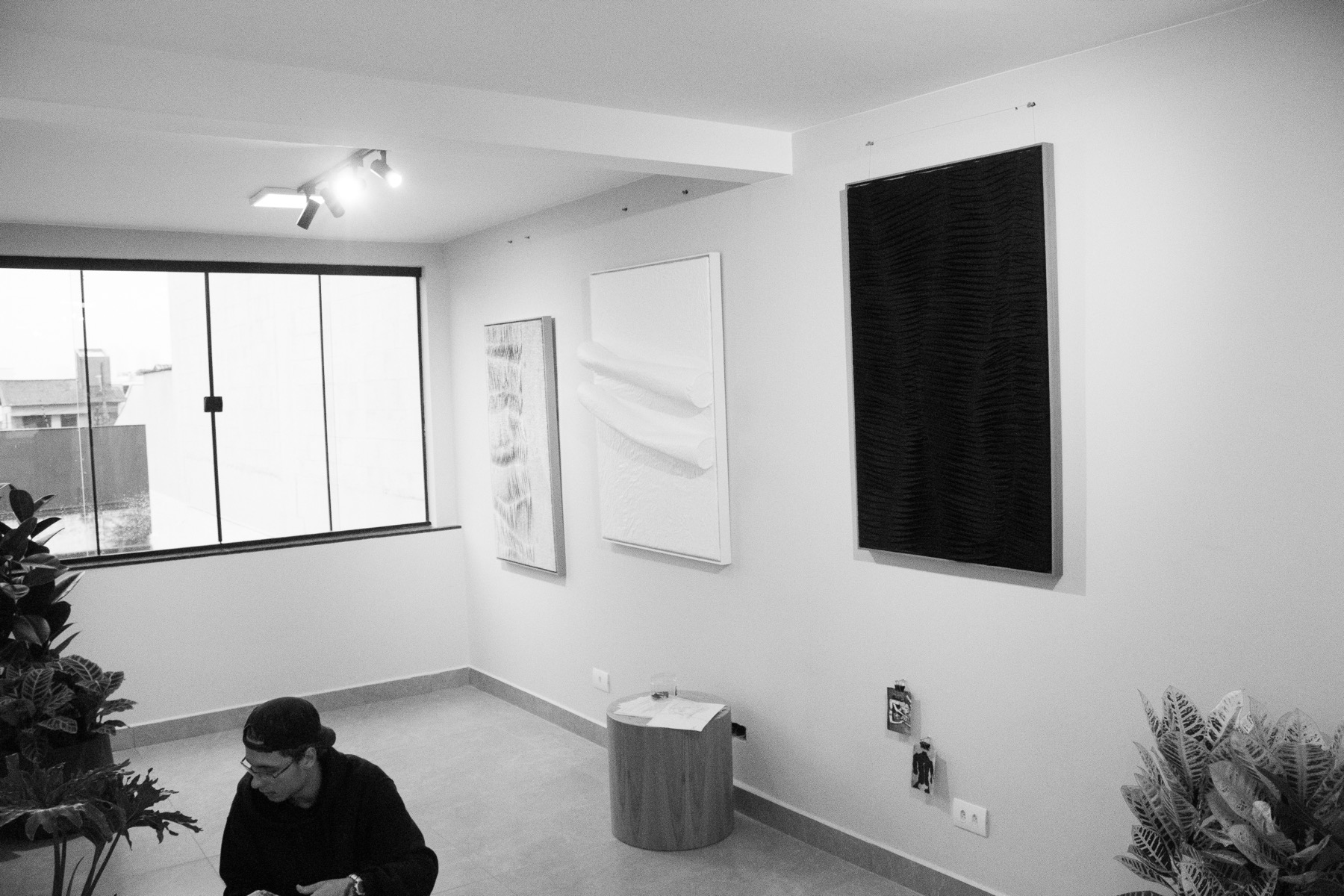 Sala de galeria onde as exposições da curadoria acontecem